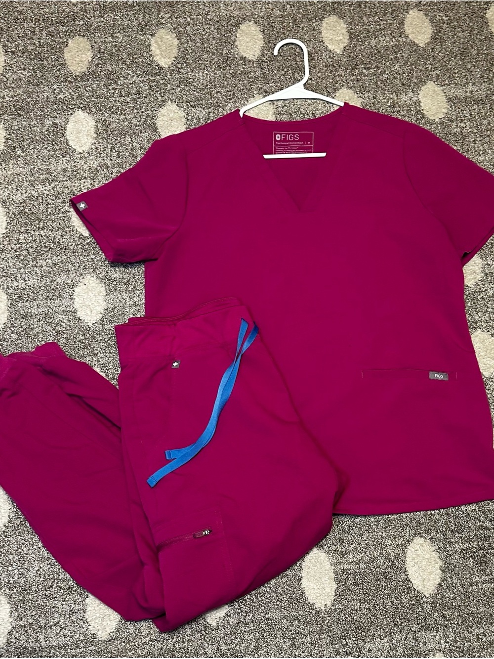 FIGS RARE LIMITED EDITION COLOR: 
RASPBERRY SORBET 💜🩷 SIZE: MEDIUM